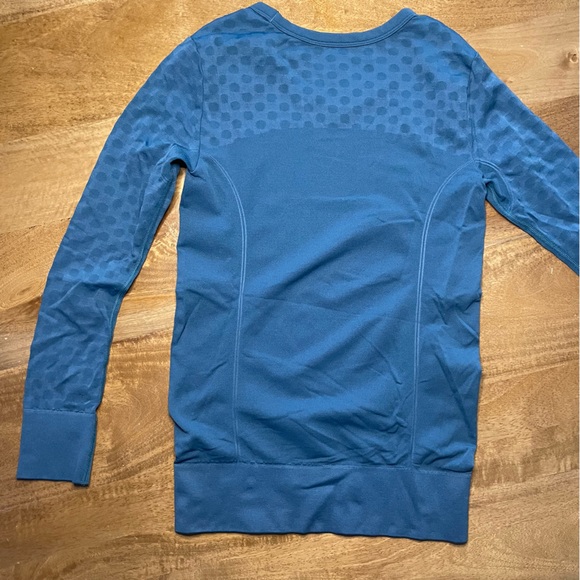 The North Face Layer Top - Picture 3 of 8